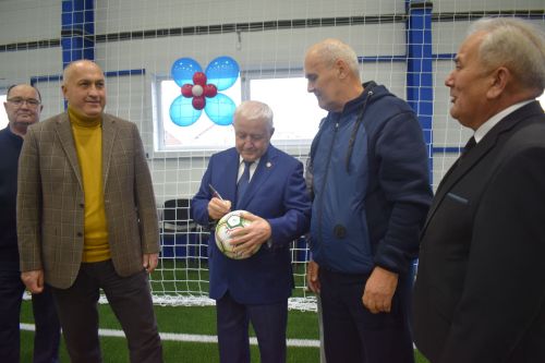 Азнакайның Яңа Юл бистәсендә футбол манежы ачылды