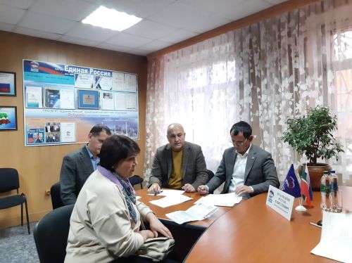 Азнакайлыларны Дәүләт Советы депутаты Рөстәм Мөхәммәдиев кабул итте