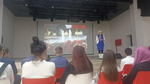 Азнакай техникумы студентлары юл корбаннарын искә алдылар