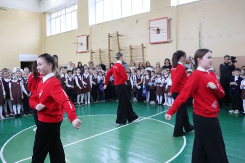 Азнакайдагы 5 нче мәктәп укучыларын “Россия бөркетләре”нә кабул итү тантанасы узды