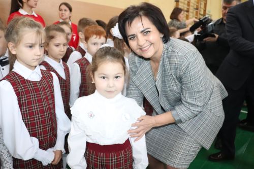 Азнакайдагы 5 нче мәктәп укучыларын “Россия бөркетләре”нә кабул итү тантанасы узды