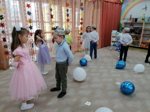 Азнакайдагы 9 нчы «Салават күпере» балалар бакчасында «Туган якта туа хисләрем» дип исемләнгән кичә узды