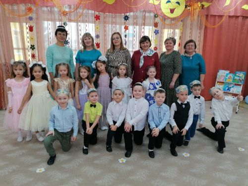 Азнакайдагы 9 нчы «Салават күпере» балалар бакчасында «Туган якта туа хисләрем» дип исемләнгән кичә узды