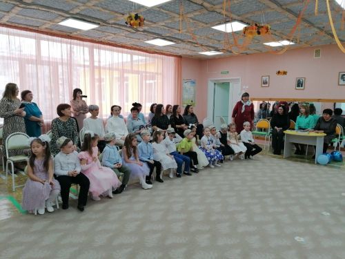 Азнакайдагы 9 нчы «Салават күпере» балалар бакчасында «Туган якта туа хисләрем» дип исемләнгән кичә узды