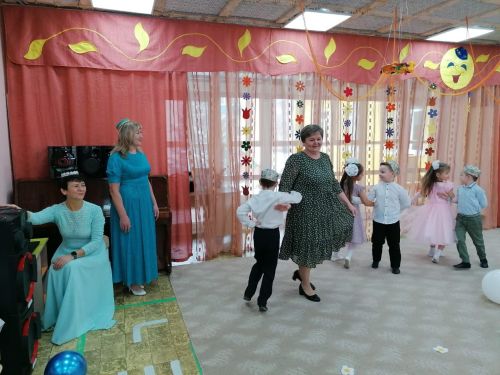 Азнакайдагы 9 нчы «Салават күпере» балалар бакчасында «Туган якта туа хисләрем» дип исемләнгән кичә узды