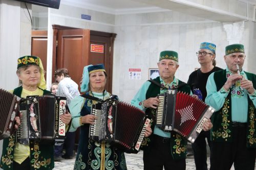 Азнакайда Халыклар бердәмлеге көне һәммәсен берләштерде