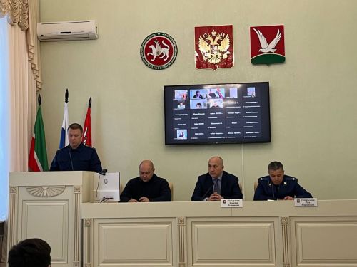 В Азнакаево прошло очередное заседание комиссии по вопросам борьбы с коррупцией