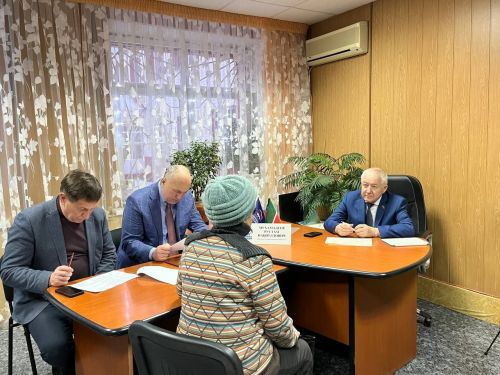 Депутат Государственного Совета Татарстана Рустам Мухамадеев провел личный прием азнакаевцев