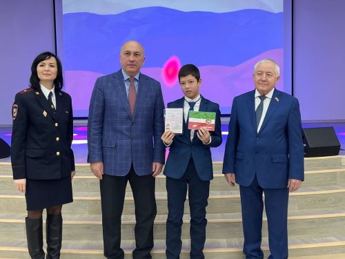 Юным азнакаевцам вручили паспорта