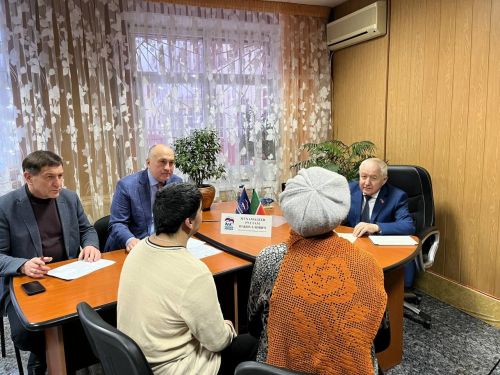 Депутат Государственного Совета Татарстана Рустам Мухамадеев провел личный прием азнакаевцев