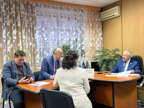 Депутат Государственного Совета Татарстана Рустам Мухамадеев провел личный прием азнакаевцев