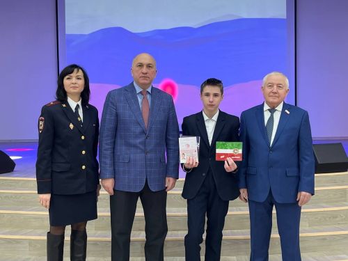 Юным азнакаевцам вручили паспорта