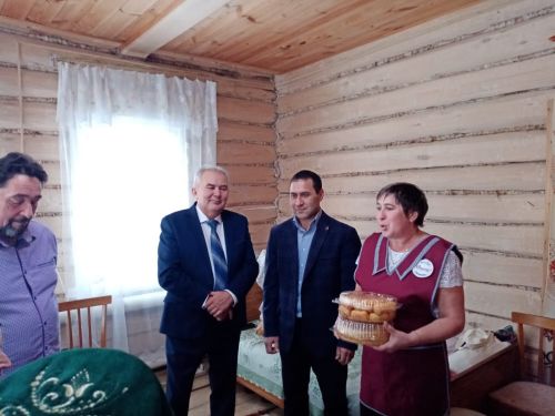 Азнакай районы Татшуган авылында яшәүче Фаил ага Сираҗев 90 яшьлек юбилеен билгеләп үтте