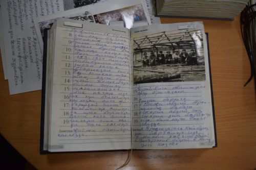 Чтобы не говорили, что не знают бабушек и дедушек