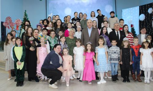 В Азнакаево провели новогодний праздник для детей — сирот