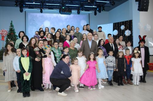 В Азнакаево провели новогодний праздник для детей — сирот