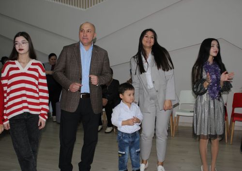 В Азнакаево провели новогодний праздник для детей — сирот