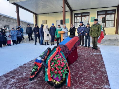 Татшуган авылында хәрби егетне соңгы юлга озаттылар.