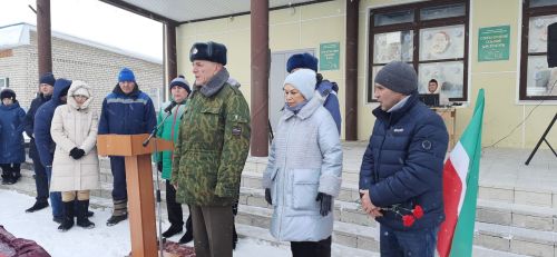 Татшуган авылында хәрби егетне соңгы юлга озаттылар.