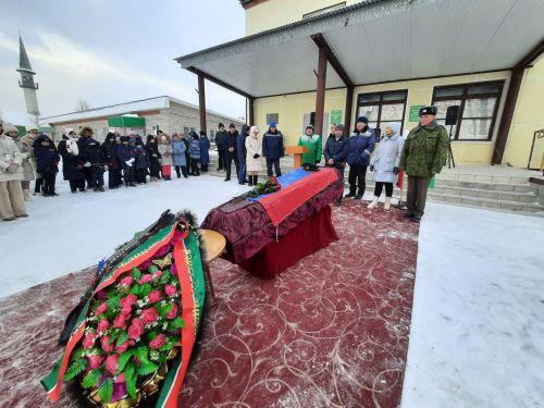 Татшуган авылында хәрби егетне соңгы юлга озаттылар.