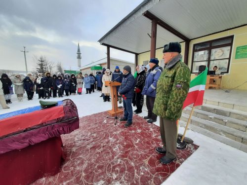 Татшуган авылында хәрби егетне соңгы юлга озаттылар.
