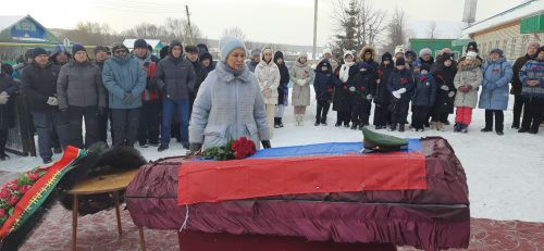 Татшуган авылында хәрби егетне соңгы юлга озаттылар.