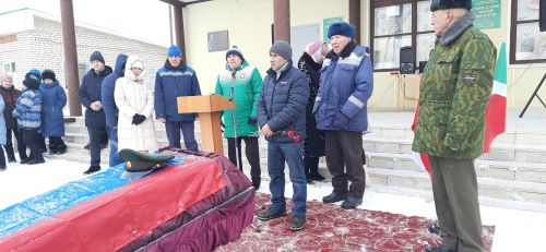 Татшуган авылында хәрби егетне соңгы юлга озаттылар.