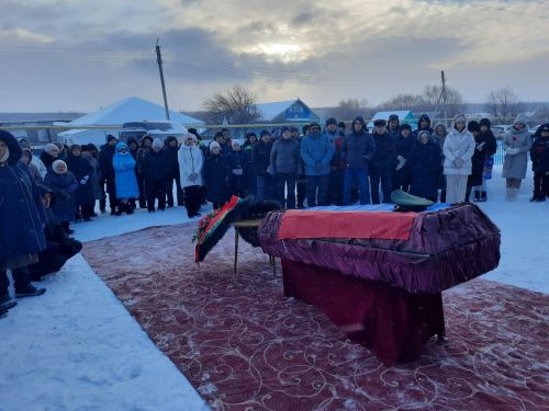Татшуган авылында хәрби егетне соңгы юлга озаттылар.