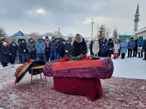 Татшуган авылында хәрби егетне соңгы юлга озаттылар.