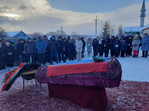 Татшуган авылында хәрби егетне соңгы юлга озаттылар.