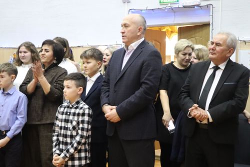 В Азнакаево провели новогоднее представление для одаренных детей