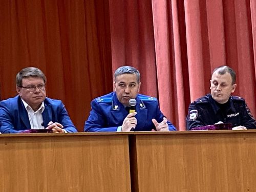 В Азнакаево провели совещание, посвященное проблеме кибермошенничества