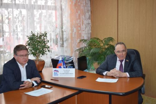 В Азнакаево депутат Госсовета РТ Тахир Хадеев провел прием населения