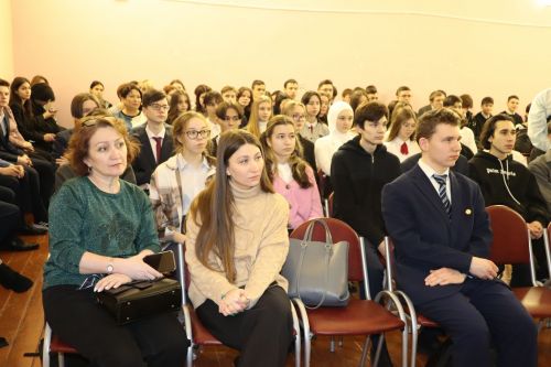 Азнакай укучылары хәрбиләр белән очрашты