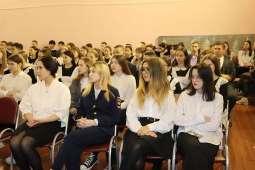 Азнакай укучылары хәрбиләр белән очрашты