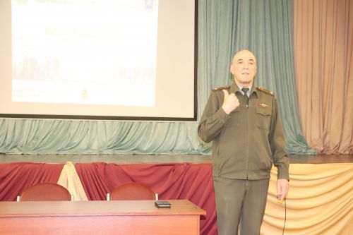 Азнакай укучылары хәрбиләр белән очрашты