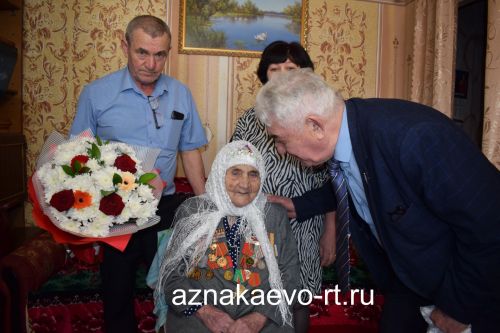 Жительнице Азнакаево, ветерану войны Гильминур Заляевой исполнилось 100 лет