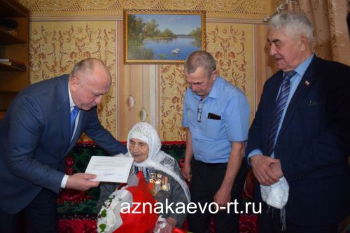 Азнакайда яшәүче сугыш ветераны Гыйльменур апа Җәләева 100 яшен билгеләп үтте
