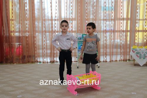 Азнакай шагыйрәләре “Салават күпере” балалар бакчасына кунакка килде