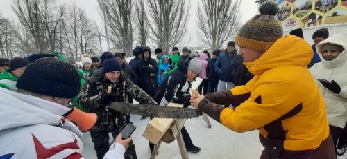 Азнакайлылар спартакиадада аркылы пычкы белән утын кисүдә ярышты