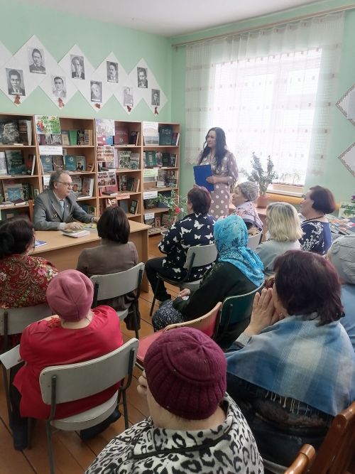 Чәкән халкы язучы Александр Лебедев белән очрашты