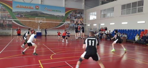 Азнакайда волейбол чемпионаты уза