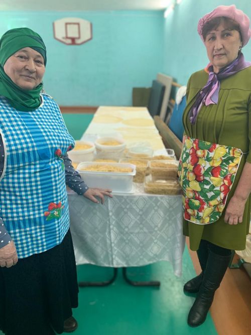 Азнакаевские умельцы делают лапшу для солдат