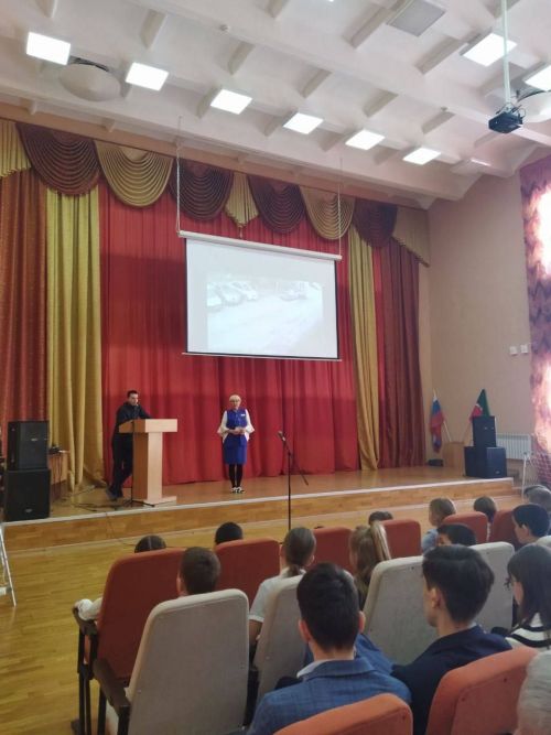 Азнакайның 1 нче мәктәбендә юл йөрү кагыйдәләрен өйрәнәләр