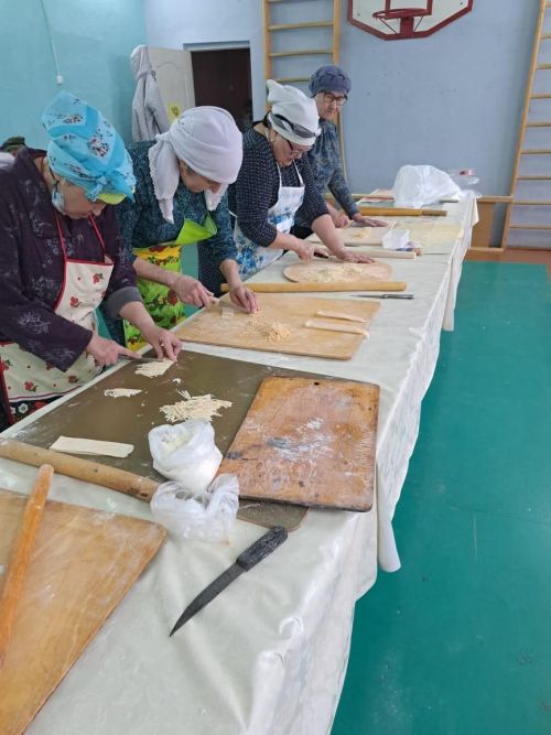 Азнакай уңганнары солдатларга токмач кисә