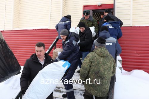 Азнакаевцы отправили военным гуманитарную помощь и две машины