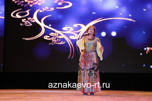 Азнакайның гүзәл затларын бәйрәм белән тәбрикләделәр