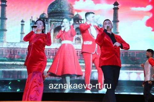 Азнакайның гүзәл затларын бәйрәм белән тәбрикләделәр