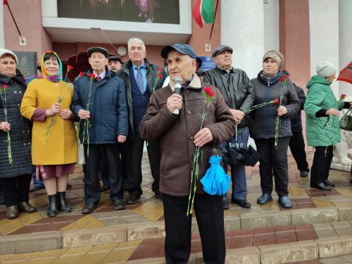 В Азнакаево почтили память Владимира Ленина