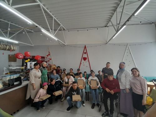 В Азнакаевском центре «Омет» особенные ребята постигают азы кулинарии